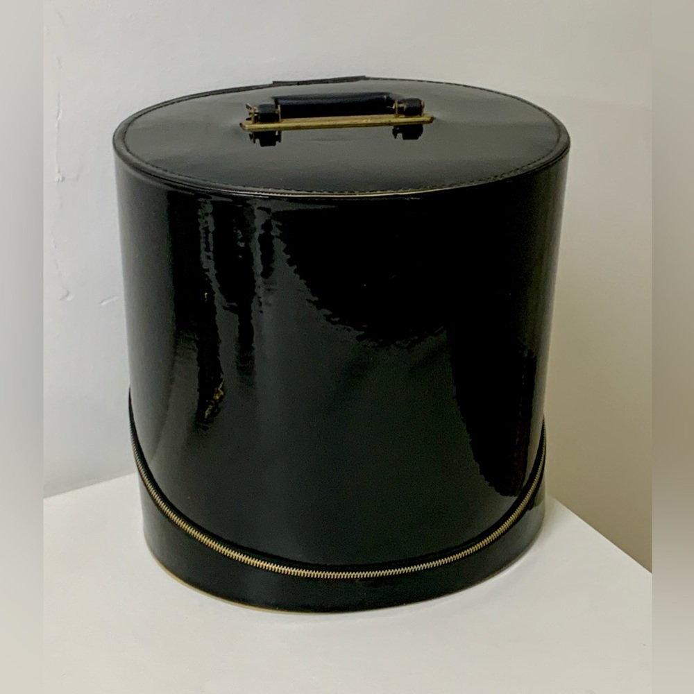 1950s Vintage Blondy Glossy Patent Black Zippered Handled Hat Box